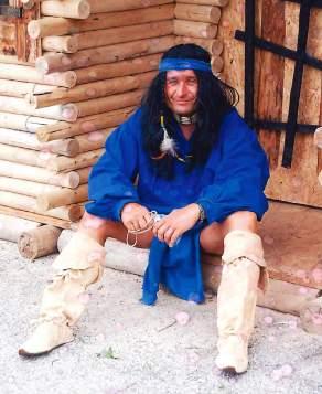 a) Vinnetou b) Vít Chaloupka c) Pocahontas Odpovědi pište na marketing@zsmv.cz Čtyři podezřelí Jack Mizera, Sid Prohnaný, Alf Trouba a Jim Bouchač jsou vyslýchání na místě činu.