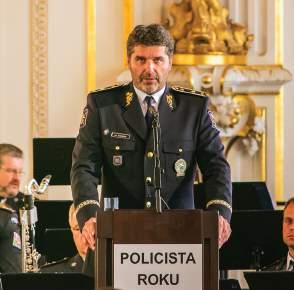 Ceny v podobě skleněných hasičských přileb, těžítek a dárkových košů si převzali všichni ocenění z rukou ministra vnitra Jana Hamáčka a