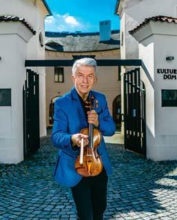 Buřty zajištěny! Tóny Chodovské tvrze Již 16. ročník letního hudebního festivalu Jaroslava Svěceného a jeho hostů Tóny Chodovské tvrze proběhne od 9. července do 17.