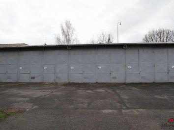 Město Počet obyvatel: 1 859 Poloha v obci: Okrajová část - smíšená zástavba Poloha vzhledem k užívání: výborná dobrá neutrální nevhodná Okolí nemovitosti: bytová zóna průmyslová zóna nákupní zóna