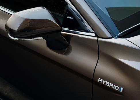 HYBRID NEJMODERNĚJŠÍ HYBRIDNÍ TECHNOLOGIE Nový pohled na jízdní výkony a dynamiku. Toyota je průkopníkem systémů hybridního pohonu, který postupně vylepšuje již přes 20 let.