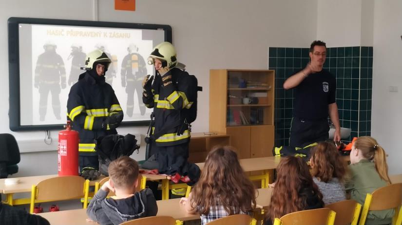Hasík V pátek 3. 5. 2019 se konal preventivní pořad Hasík pro žáky 2. a 6. tříd. Děti si zopakovaly telefonní čísla tísňových linek, jak předcházet nebo jak se zachovat v případě požáru.