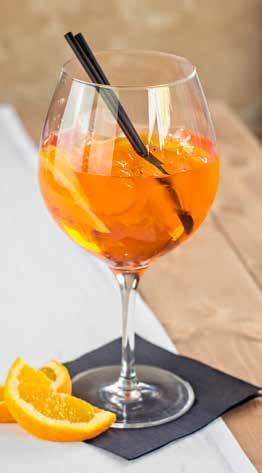 cucumber, ice Bacardi Rum, Coca Cola, limetka, led /Bacardi