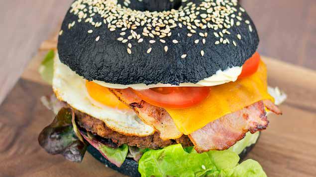 salsa 39,- 49,- BLACK PANTHER 1, 3, 11 Grilovaný hovězí burger,