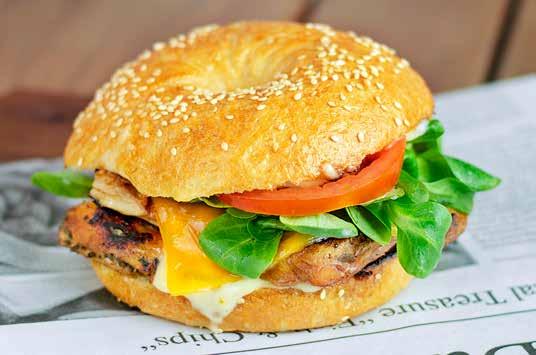 salát /Beef burger, fried egg, bacon, cheddar cheese,