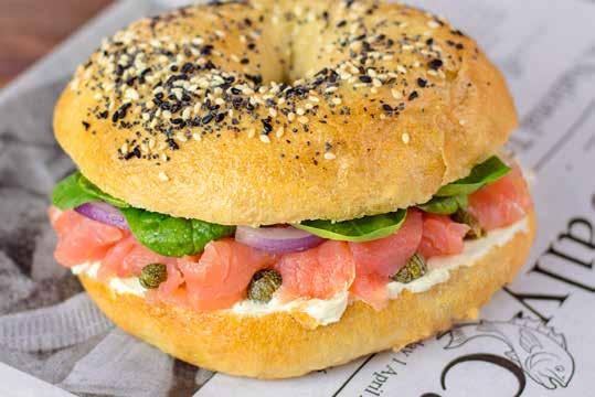 BAGELY: RYBA /BAGELS: FISH 139,- SALMON BAGEL 7, 4, 1 Smetanový