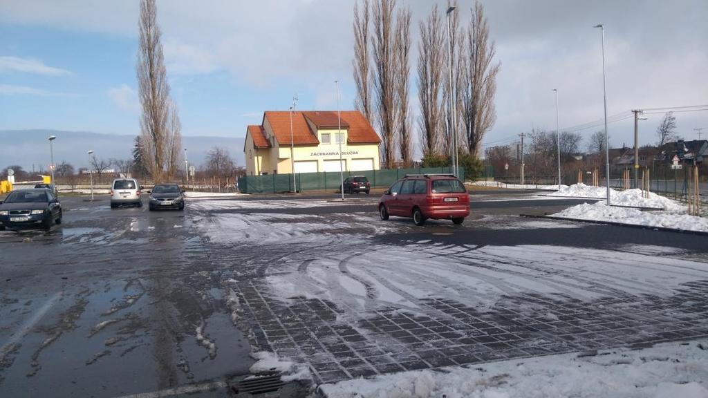 veřejnost v areálu nemocnice Kyjov. Celkem bylo zbudováno 55 nových kolmých parkovacích stání.