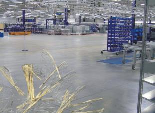 PODLAHY - BETONY / Přísady : speciální výztužná vlákna do betonových podlah Fibrofor High Grade 190 Vlákna do betonu nahrazující drátky a redukující prutovou výztuž, délka 19 mm.