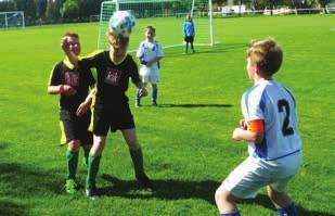V zápase s Hronovem jsme až v závěru pokazili dobrý výsledek, dostali čtyři góly v řadě a podlehli 6:11. Přesto si kluci vysloužili obdiv domácí trenérky.
