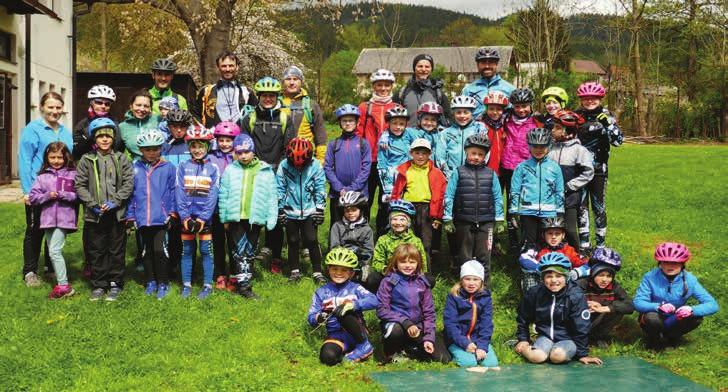 Studený podvečer jsme už trávili na ubytovně a musíme poděkovat Andrejce Michálkové za společnou hodinu angličtiny. Přes noc na neděli dokonce lehce nasněžilo.