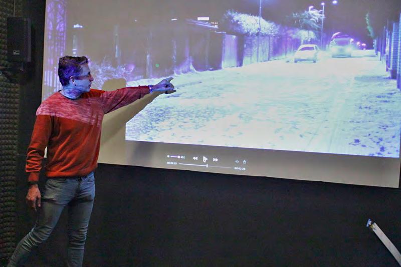 V Impulsu Hradec Králové se snažíme poskytov a t d o s t u p n ý m i p r o s t ř e d k y v š e s t r a n n o u o d b o r n o u a technickou pomoc pro rozvoj filmového nekomerčního oboru.