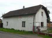 Rodinný dům, rodinný dům v obci Voděrady, okr. MB. Dům leží na pozemku o celkové výměře 372 m2, z čehož zastavěná plocha a nádvoří činí 136 m2. Dům je v původním a částečně udržovaném stavu.