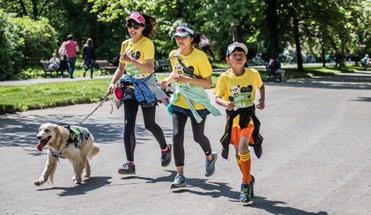 Průměrný věk žen na maratonu je 40,4 let, průměrný věk mužů je 42,7 let. Hned šestatřicet mužů bude mít v den závodu narozeniny stejně jako šest žen ze startovního pole.
