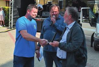 Velká náv tûvnost této na i v stavky nás mile pfiekvapila. Lidé se zastavovali u fotek a vzpomínali na záïitky, které jim je pfiipomínaly.