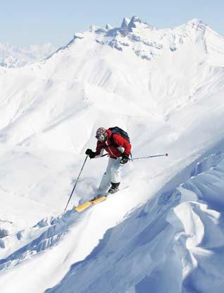 Studio ST5/6** ( místnost, 25 27 m 2 ), v obývací části s ku chyňským a jídelním koutem rozkládací gauč pro 2 osoby, v části otevřené do obývací části dvoulůžko, v předsíni palanda, koupelna, WC