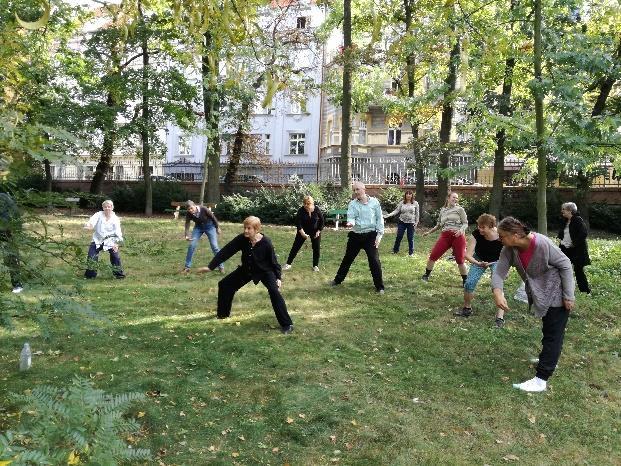 Jednalo se o 2 běhy angličtiny pro začátečníky, 2 běhy nordic walking, taj-či, politologii, výtvarný kurz, PC gramotnost, tvořivé kurzy a jógu.
