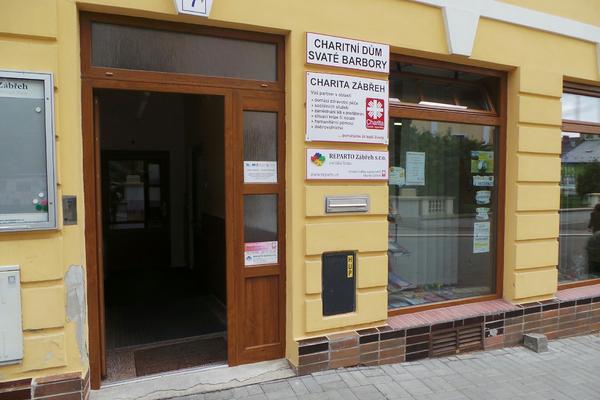 Sbírka z neděle 25. listopadu byla v Zábřeze 12.390 a v Postřelmůvku 540 Kč. Všem štědrým dárcům ať odplatí Pán. P. Radek Maláč DARY NA LIKVIDACI LEPRY.