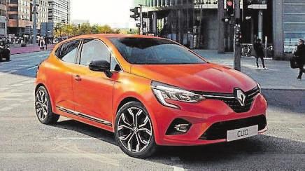 Dokonce by se, vzhledem k bočním dveřím s okénky bez rámů, dalo mluvit i o čtyřdveřovém kupé. Auto působí velmi sportovně, čemuž napomohlo i zmenšení rozměrů oproti předchůdci.