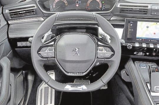 Vpředu je ale vše v pořádku. Jak z hlediska místa, tak i ergonomie.
