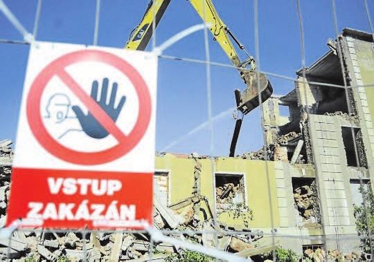 8 6. února 2019 Deník TÉMA Dycky chudí? Regiony volají o pomoc Ústecký a Karlovarský kraj ve všech ukazatelích klopýtají za zbytkem země. Jen miliardy to nespraví.