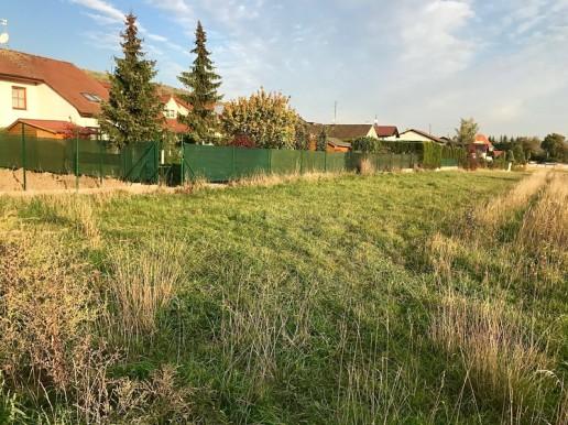 OCENĚNÍ Výpočet hodnoty pozemků Pozemek Porovnávací metoda Při stanovení obvyklé ceny bylo předpokládáno, že pozemky jsou volné a užívané v souladu s jejich nejvyšším a nejlepším využitím.