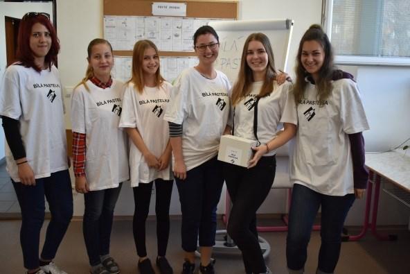 Stalo se BÍLÁ PASTELKA Do sbírky Bílá pastelka se 17. října zapojilo 50 studentů VOŠS. Jedná se o tradiční finanční sbírku, jejíž výtěžek je věnován zejména na služby pro nevidomé a slabozraké.