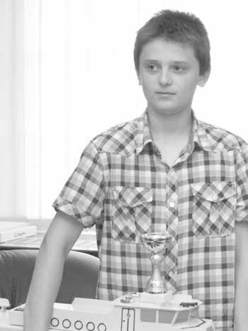 I v tomto případě byste měli vyhledat vlasového specialistu, který vám vysvětlí, jak se o vlasy správně starat a jak jim můžete pomoct.