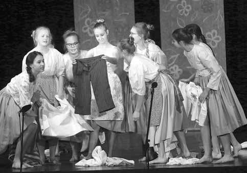TANEC Na dvě stovky tanečníků se představily v padesáti choreografiích Vrcholem taneční sezóny pravidelně bývá závěrečné vystoupení