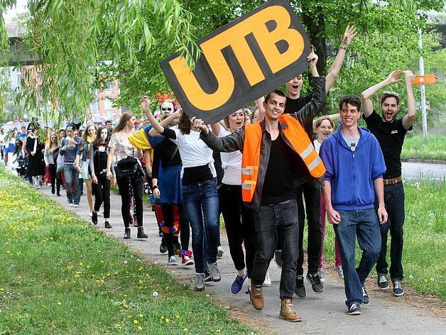 A to vše za jednotné vstupné, které platí pro všechny kluby! MAJÁLES Majáles je největší studentská open-air akce ve Zlíně.