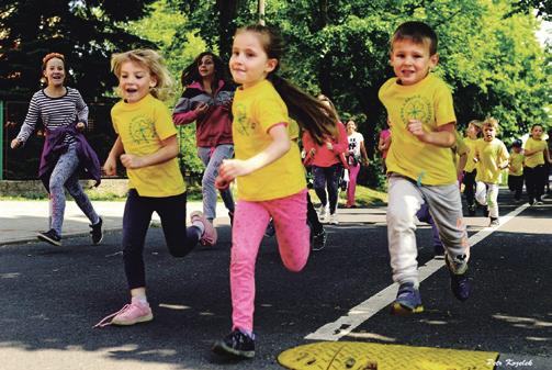 Konto Bariéry Run and Help Do čtvrtého ročníku Run and Help se zapojilo 80 skupin z celé České republiky. Běhaly mateřské, základní a střední školy, ale i firmy či party kamarádů.