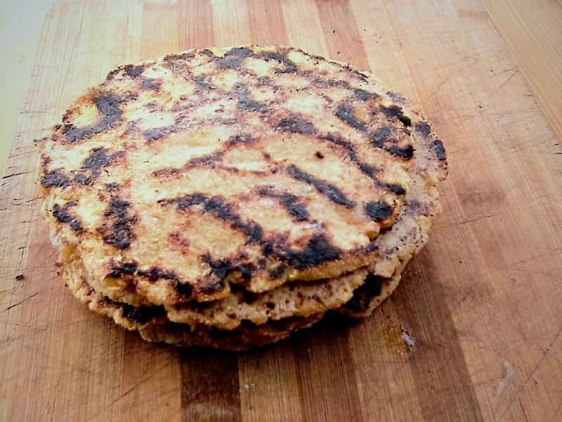 Bramborové placky Pomocí tohoto receptu skvěle zužitkujete zbylé brambory ze včerejška, ale samozřejmě se dá využít i při táboření na jednom místě, kdy např.