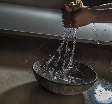 ÚDRŽBA materiálu TechniStone je kompaktní, neporézní a zdravotně nezávadný materiál s minimální absorpcí a vysokou povrchovou odolností.