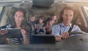 Prolistujte si návod k obsluze vašho vozu přímo v aplikaci. Seznamte se s novým nejlepším přítelem svého telefonu Ford SYNC 3 I při cestování autem můžete být ve spojení se světem.