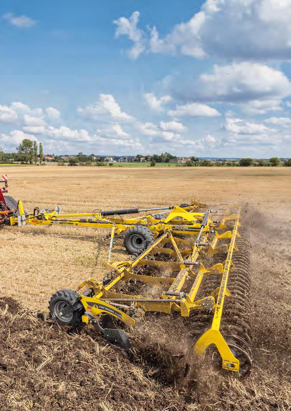 SWIFTERDISC XE Výkonný diskový podmítač krátké koncepce pro traktory od 320 koní do 620 koní. Pracovní záběr 12,4 m. Skládání směrem dopředu na oj. Agrar e.