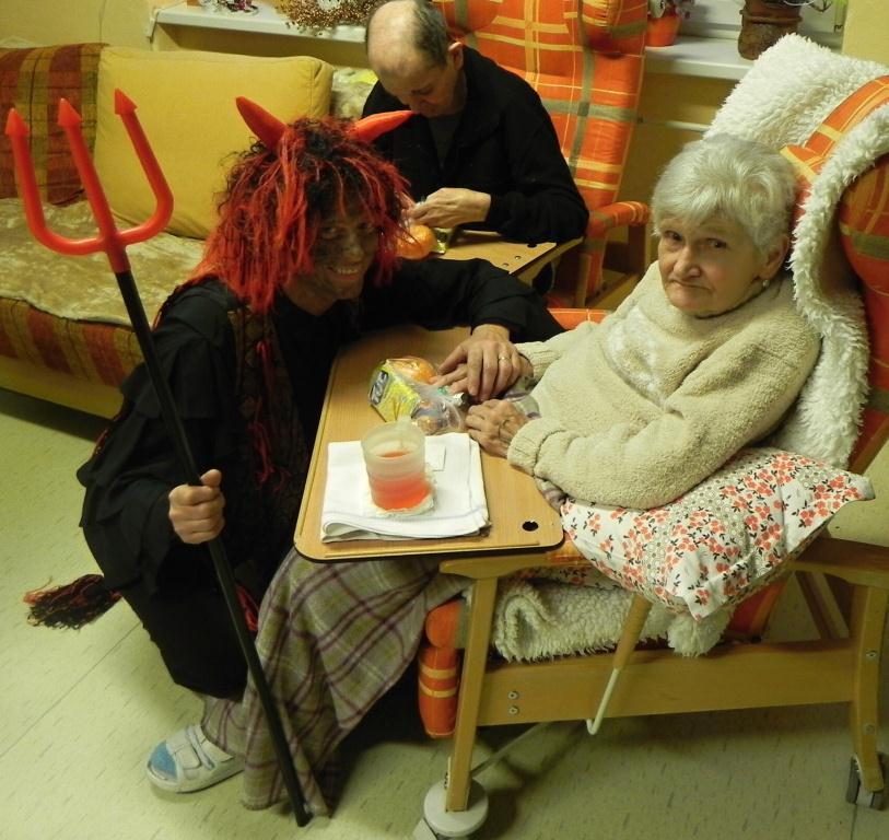 trénovaly se prstíky v hádání předmětů a jiné rošťárny.