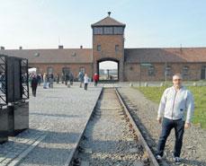 října se členové našeho klubu zúčastnili autobusového zájezdu do největšího vyhlazovacího koncentračního tábora v polské Osvětimi.