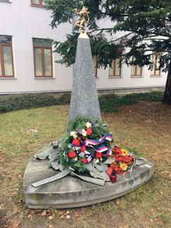 2 Z radnice Bystrcké noviny 12 2016 Upozornění pejskařům Rádi bychom připomenuli majitelům psů, že v úředních dnech (pondělí a středa) si na radnici u paní Nataši Kofroňové mohou vyzvednout sáčky na