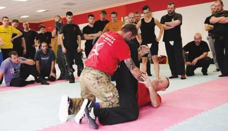 " Sportovní klub KRAV MAGA působí v Havířově od roku 2011. "Je to systém sebeobrany, který představuje oficiální soustavu technik vypracovaných pro sebeobranu a boj zblízka," přiblížil Radim Sládek.
