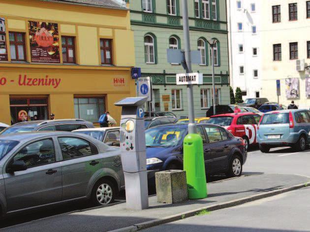 Obrázek 12 Sloup s nabíjecí stanicí v blízkosti automatu ze kterého je zásuvka napájena. 15.