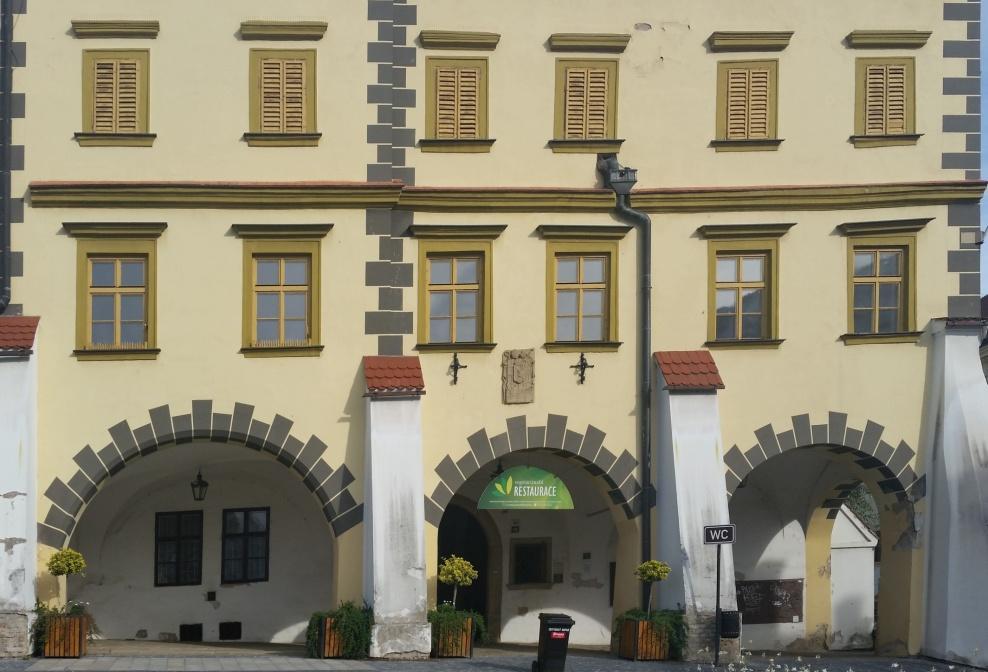 Syrokovský, Velké náměstí