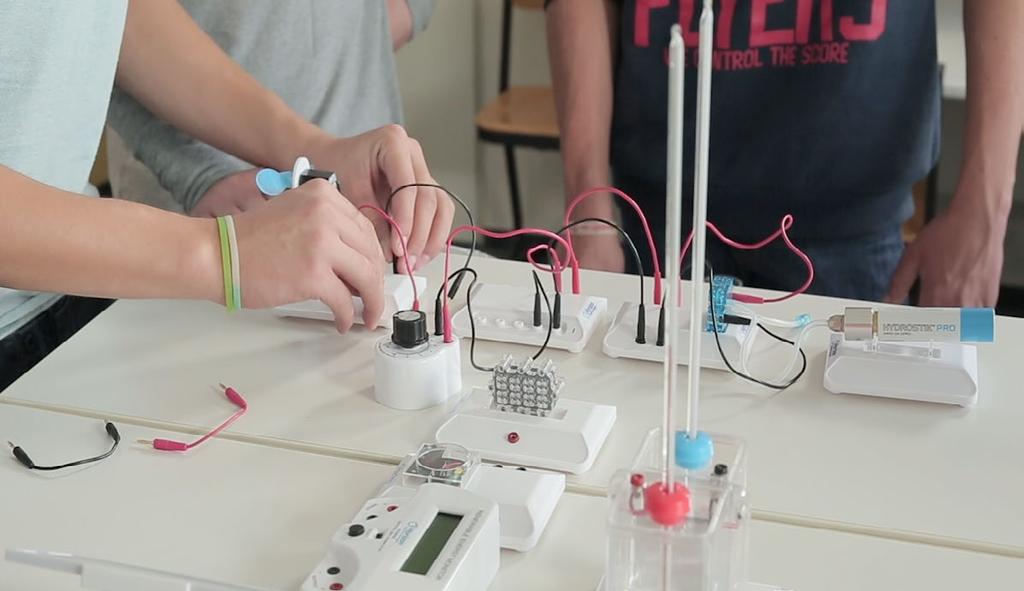 Například se sadou Horizon Energy Box se studenti dozvědí, jak mohou technologie palivových článků a obnovitelné zdroje energie společně vytvořit zcela udržitelné elektrické
