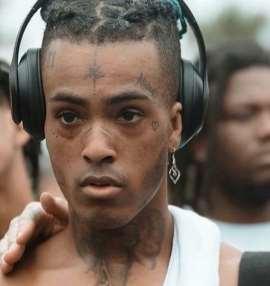 XXXTENTACION - Jahseh Dwayne Ricardo Onfroy *23. ledna 1998 Plantation, Florida 18. června 2018Deerfield Beach, Florida - byl americký rapper, zpěvák a textař.