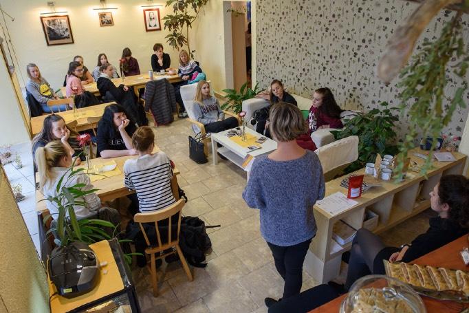 SOCIÁLNÍ SLUŽBY Cíle služby 1. Uživatel, který si osvojil sociální a pracovní návyky a dovednosti na takové úrovni, která mu může pomoci uplatnit se na chráněném či otevřeném trhu práce. 2.
