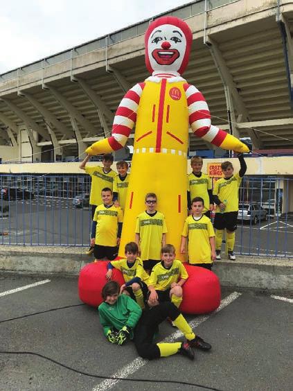 McDonald s Cup Jako každý rok, tak i letos se naše škola zúčastnila fotbalového turnaje pro 1. stupeň McDonald s Cupu. Tento turnaj se hraje ve dvou kategoriích: první z nich jsou fotbalisté z 1. 3.
