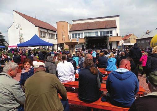 předsedkyně kulturně školské komise Věra Melicharová, Na akci se podílelo velké