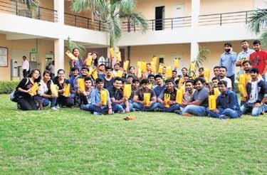 The students were also given hampers of Fortune Cooking oil bottle.