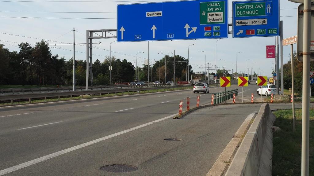 Sjezd ze silnice I/52 k OC Futurum opatření se připravuje Sjezd ze silnice I/52 k OC Futurum 2016 projednávalo se zrušení okružní křižovatky a tohoto sjezdu ze silnice I/52 k okružní křižovatce ->