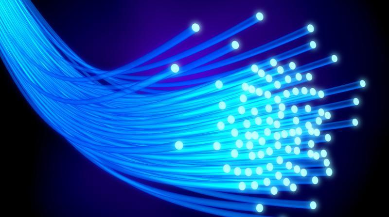 OPTIKA BLÍŽ UŽIVATELŮM w Stavíme FTTC. Už stojí 5 000 uličních kabinetů (rdslam). Každý týden přibývá 25 nových. w V nové výstavbě domlouváme s developery i optiku FTTH až do bytů.