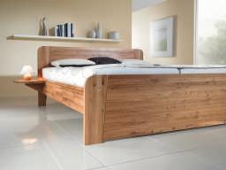 Celá postel je vyrobena z dubového masivu o síle 30 mm.