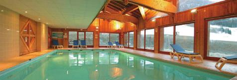 Lobby bar, společenská místnost s krbem. Venkovní vyhřívaný bazén, sauna, a fitness. Typ ubytování: Ap. 4 (32 m 2 ), Ap. 6 (3 m 2 ). Povlečení v ceně. Kauce 300. Pobyt. taxa: 0,83 /os. od 18 let/noc.